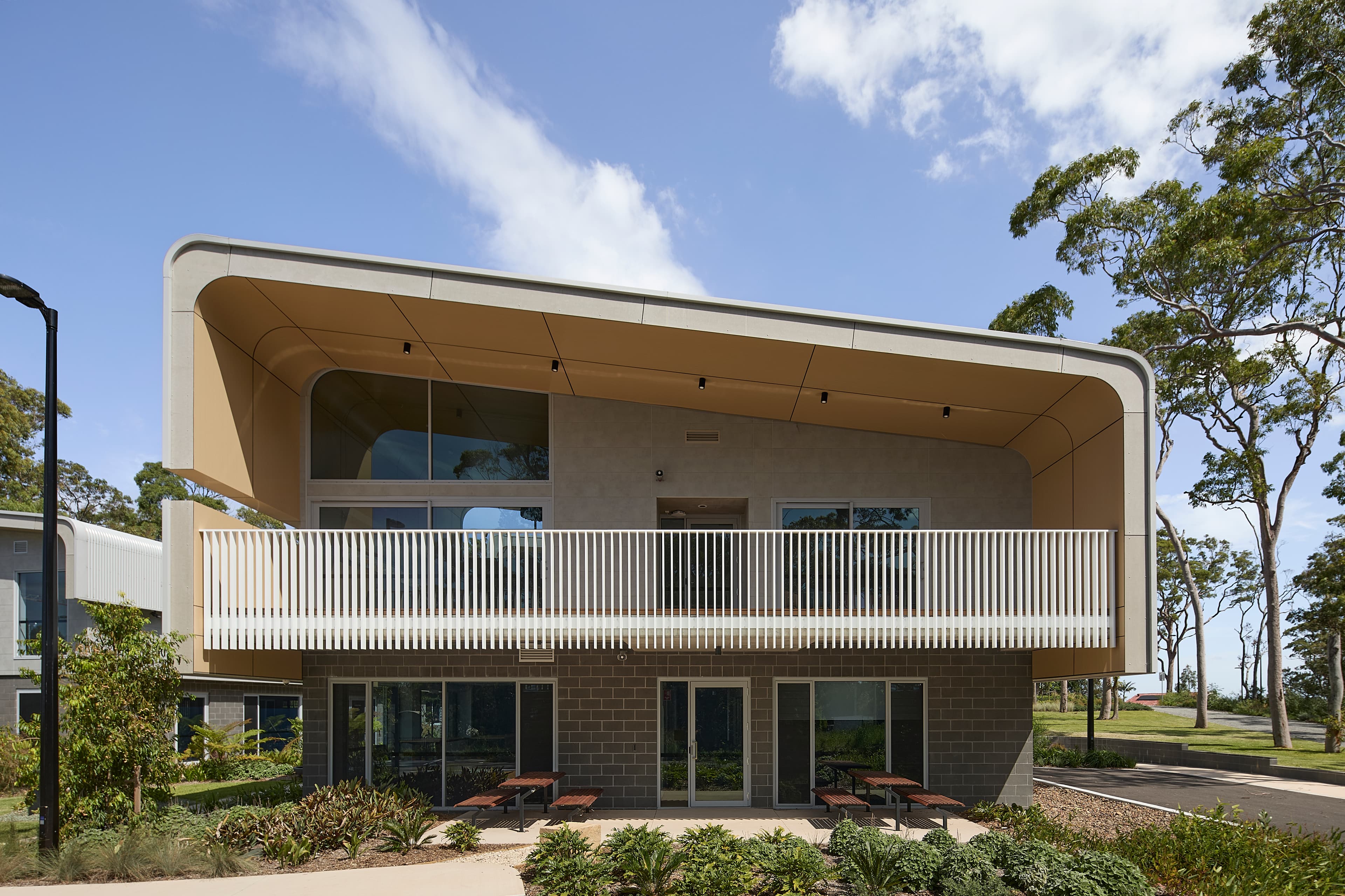 MondoClad_Blonde_Pine_EJE Architecture (3).jpg